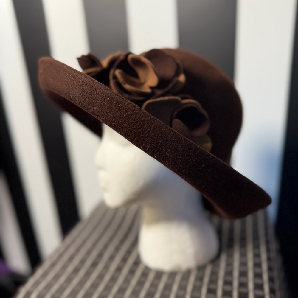 NWOT Liz Claiborne 100% Wool Brown Flower Fedora Festival Hat